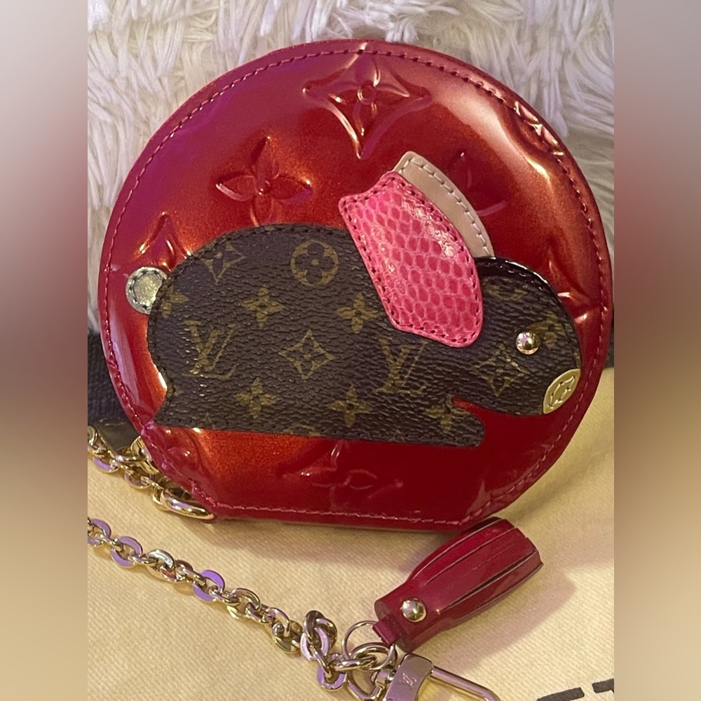 Never Used Auth LV VERNIS ANIMANIA LAPIN BUNNY ROUND COIN PURSE POMME D’AMOUR